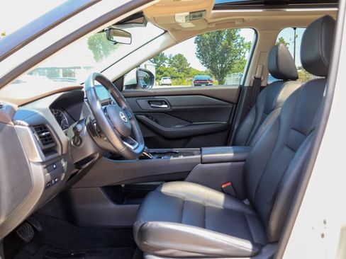 Used 2023 Nissan Rogue SV w/ SV Premium B Package FWD image 7