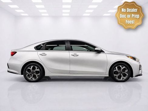 Used 2019 Kia Forte LXS FWD image 3