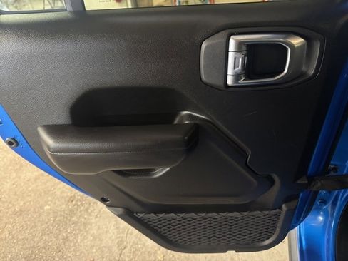 Used 2021 Jeep Gladiator Rubicon w/ Cold Weather Group image 19