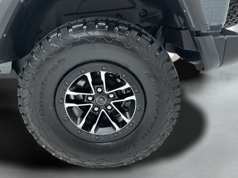 Used 2024 Jeep Wrangler Unlimited Sport AWD/4WD image 8