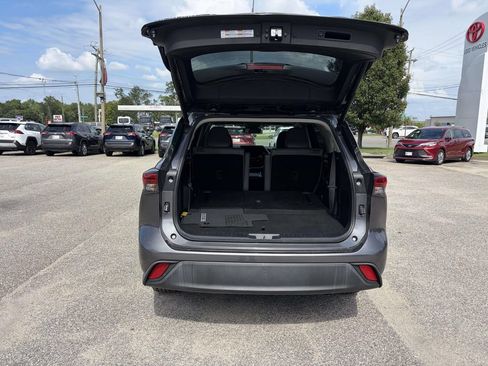 Used 2023 Toyota Highlander XLE FWD image 7