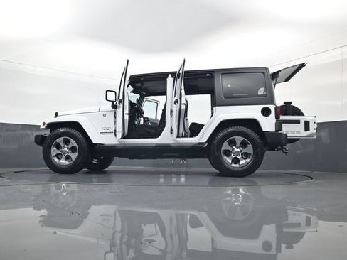 Used 2016 Jeep Wrangler Unlimited Sahara AWD/4WD image 34