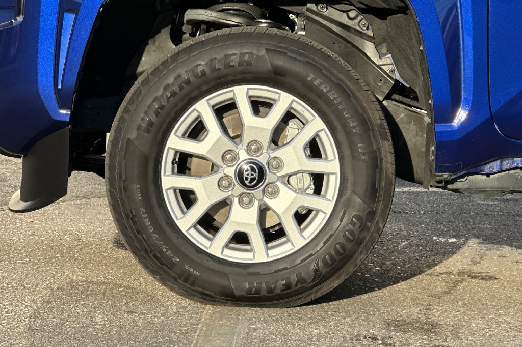 Used 2025 Toyota Tacoma SR5 AWD/4WD image 29