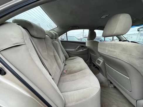 Used 2010 Toyota Camry LE FWD image 22