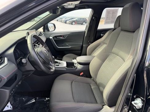 Used 2022 Toyota RAV4 SE w/ Weather & Moonroof Package image 10