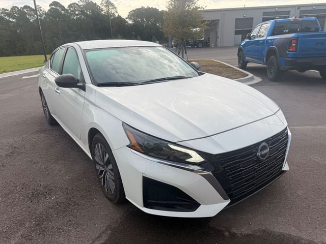 Used 2025 Nissan Altima 2.5 SV FWD image 18