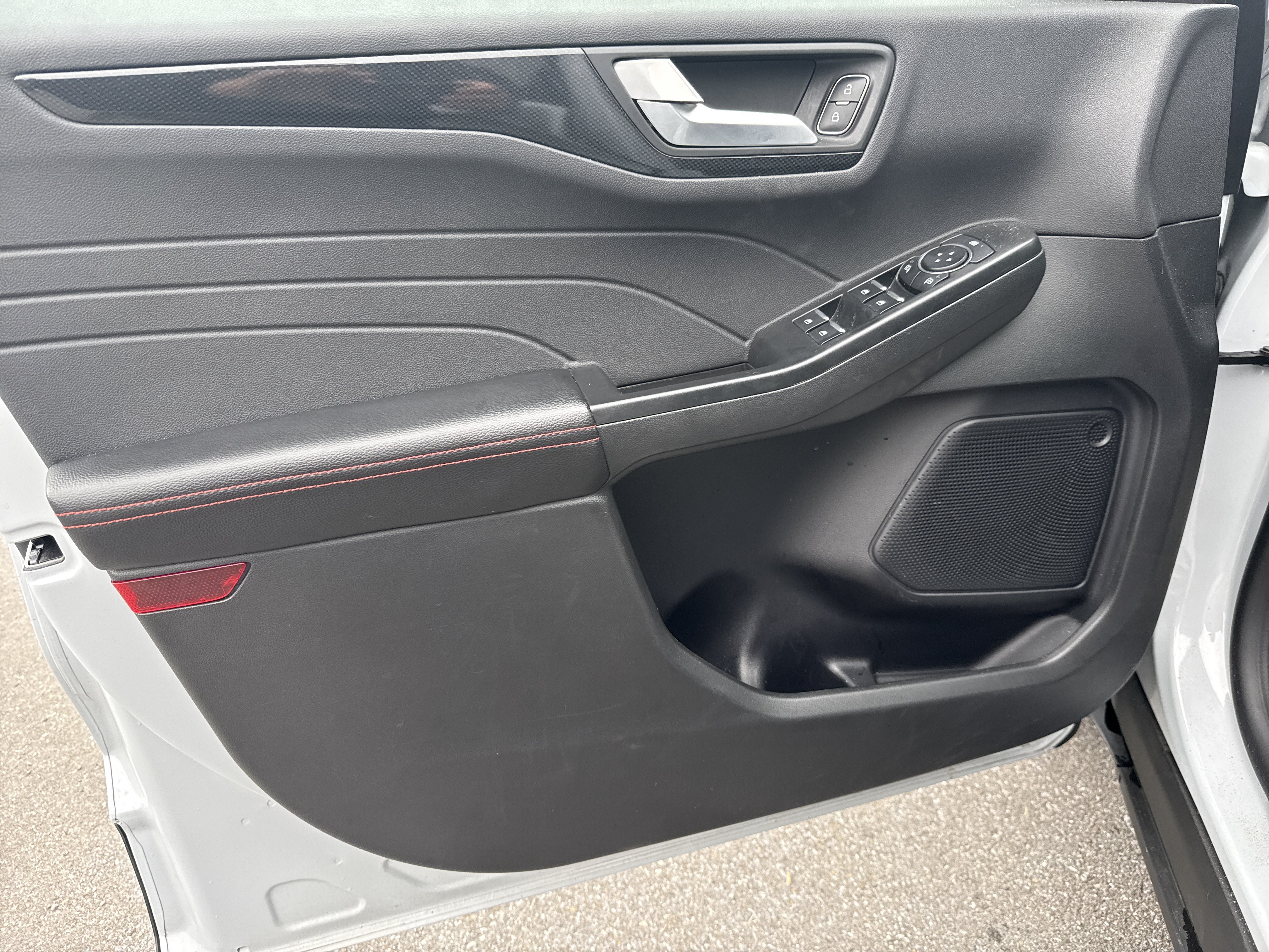 Used 2025 Ford Escape ST-Line Select AWD/4WD image 15