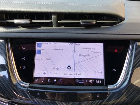 Used 2023 Cadillac XT6 Premium Luxury w/ Technology Package AWD/4WD image 32