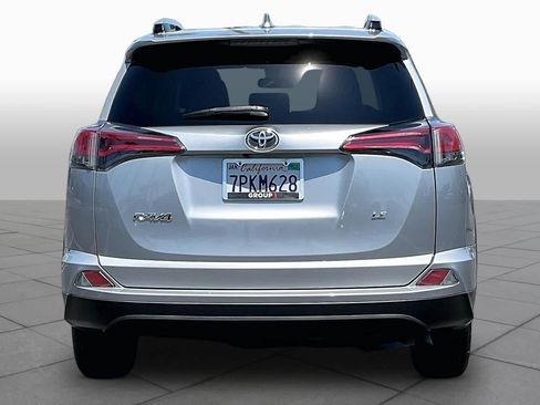 Used 2016 Toyota RAV4 LE FWD image 4