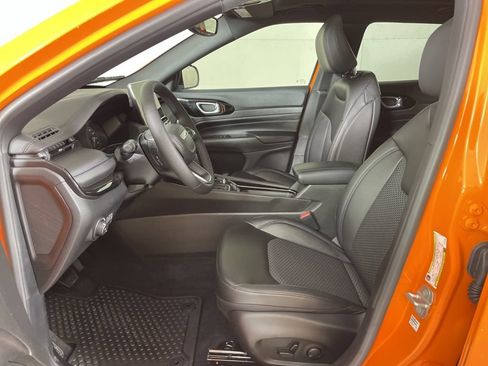 New 2026 Jeep Compass Latitude w/ Sun and Sound Group AWD/4WD image 17