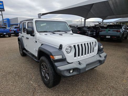 Used 2018 Jeep Wrangler Unlimited Sport AWD/4WD image 2