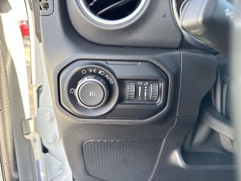 Used 2020 Jeep Wrangler Unlimited Sahara AWD/4WD image 29