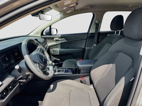 Used 2025 Kia Sportage LX FWD image 10