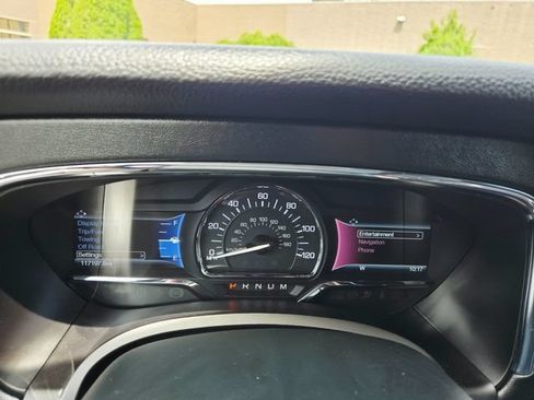 Used 2015 Lincoln Navigator 4WD image 23