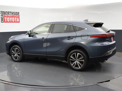 Used 2021 Toyota Venza LE image 2