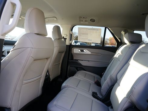 New 2026 Ford Explorer Active w/ Active Comfort Package image 19