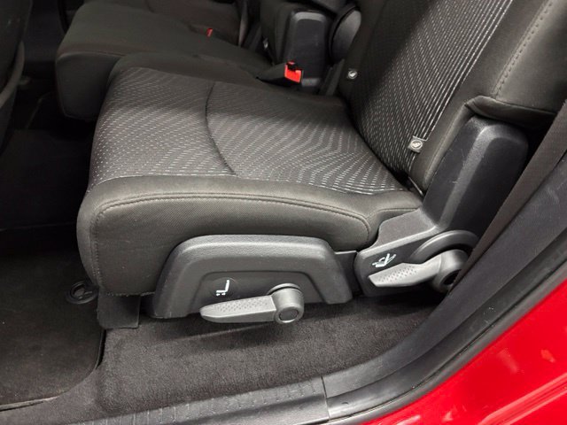 Used 2018 Dodge Journey SE w/ Connectivity Group FWD image 11