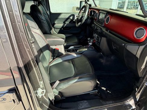 Used 2018 Jeep Wrangler Unlimited Rubicon image 19