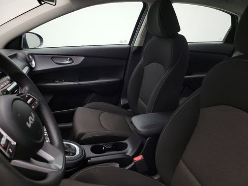 Used 2022 Kia Forte LXS FWD image 17