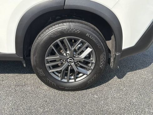 Used 2022 Nissan Rogue S FWD image 11
