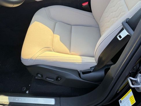 New 2026 Volvo XC90 B6 Plus w/ Protection Package AWD/4WD image 13