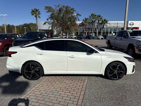 Certified 2023 Nissan Altima 2.5 SR image 2