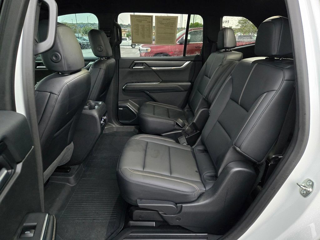 Used 2025 GMC Acadia Elevation w/ Elevation Premium Package AWD/4WD image 26