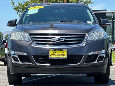 Used 2016 Chevrolet Traverse LT w/ Style and Technology Package FWD image 9