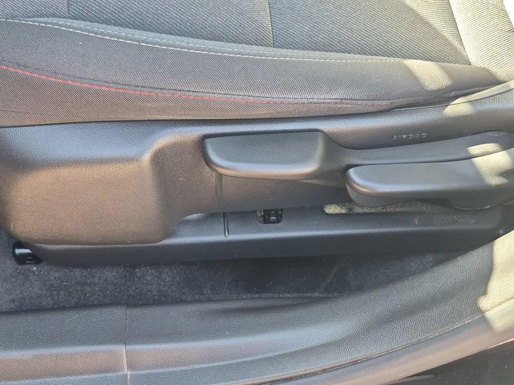 Used 2024 Chevrolet Trax RS FWD image 35