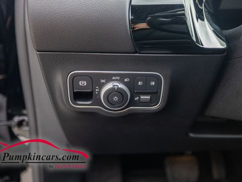 Used 2023 Mercedes-Benz GLA 250 4MATIC w/ Premium Package image 18