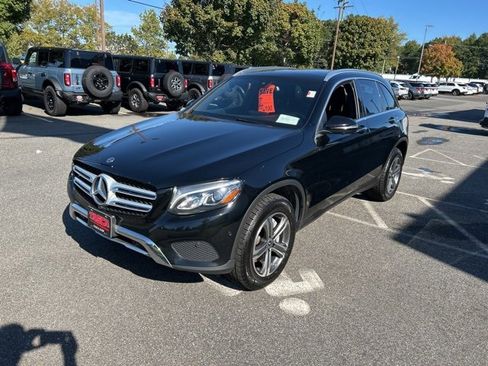 Used 2018 Mercedes-Benz GLC 300 4MATIC image 3