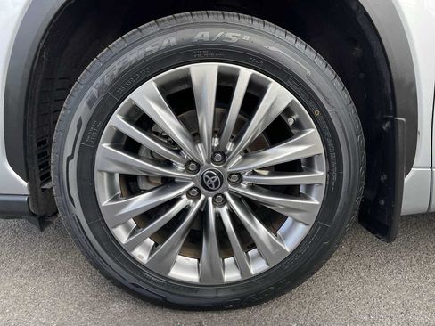 Used 2024 Toyota Highlander Platinum AWD/4WD image 19