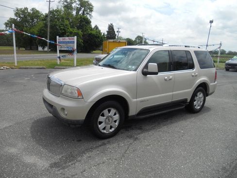 Used 2005 Lincoln Aviator AWD image 2