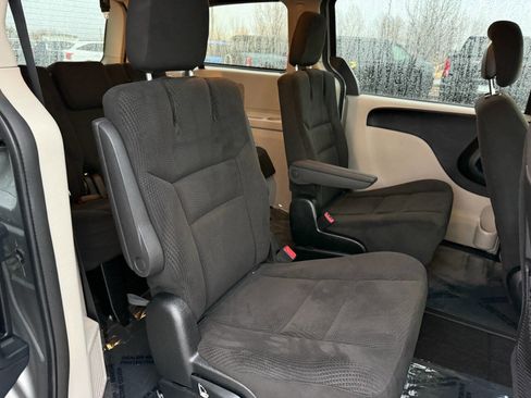 Used 2016 Dodge Grand Caravan SE image 21