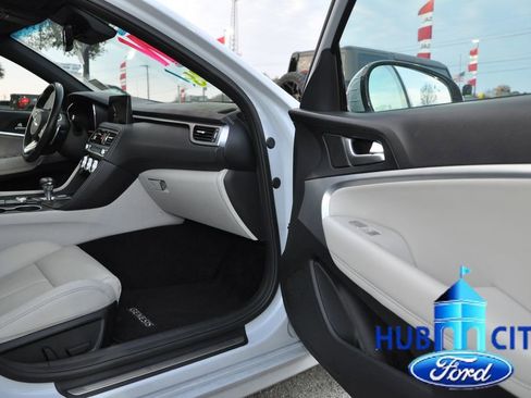 Used 2023 Genesis G70 2.0T image 17