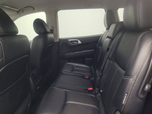 Used 2019 Nissan Pathfinder SL FWD image 18