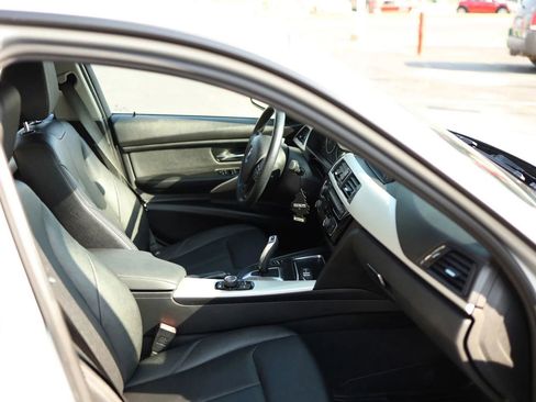 Used 2018 BMW 320i xDrive Sedan w/ Convenience Package AWD/4WD image 39