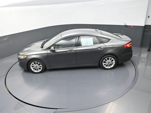 Used 2020 Ford Fusion SE FWD image 18