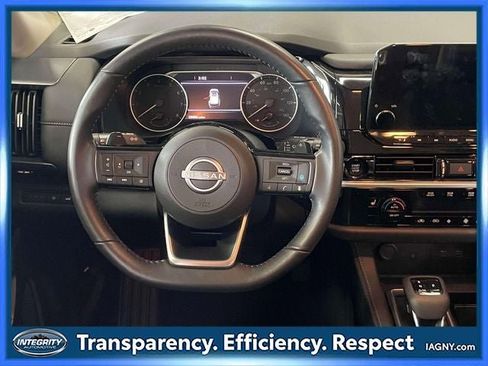 Used 2025 Nissan Pathfinder SL AWD/4WD image 14