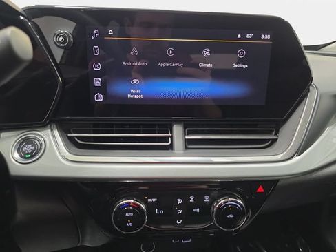 Used 2025 Chevrolet Trax LT FWD image 19