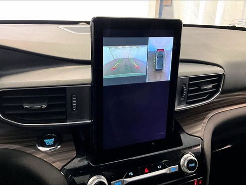 Certified 2022 Ford Explorer Limited w/ Limited Technology Package image 20