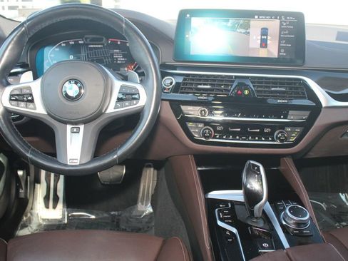 Used 2022 BMW M550i xDrive w/ Dynamic Handling Package AWD/4WD image 24