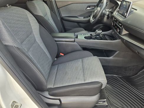 Used 2023 Nissan Rogue SV image 12