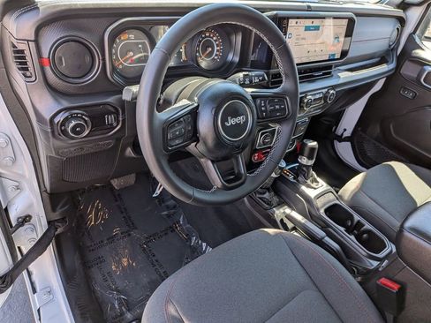 Used 2025 Jeep Wrangler Unlimited Rubicon image 11