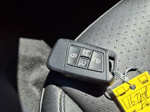Used 2024 Volkswagen Jetta SE FWD image 16