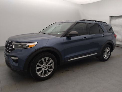 Used 2020 Ford Explorer XLT w/ Equipment Group 202A RWD image 2