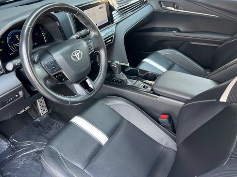 Used 2025 Toyota Camry SE FWD image 10