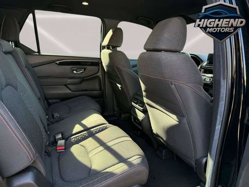 Used 2025 Honda Pilot Sport image 19
