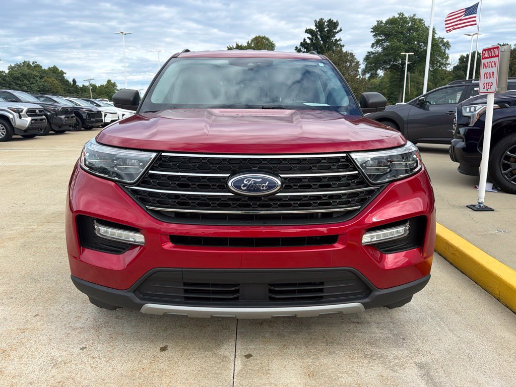 Used 2021 Ford Explorer XLT w/ Equipment Group 202A AWD/4WD image 2
