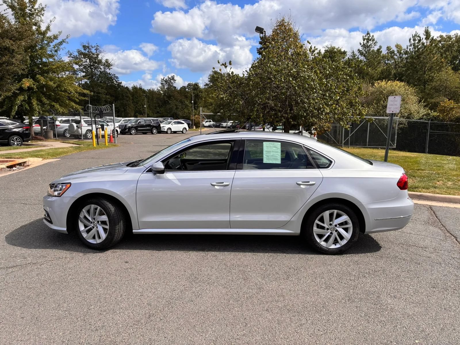 Used 2018 Volkswagen Passat 2.0T SE FWD image 34